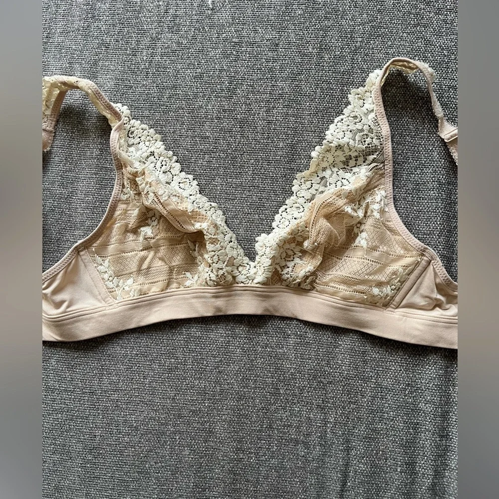 NWOT! Wacoal Lace Accent Cream Bra - Picture 2 of 4